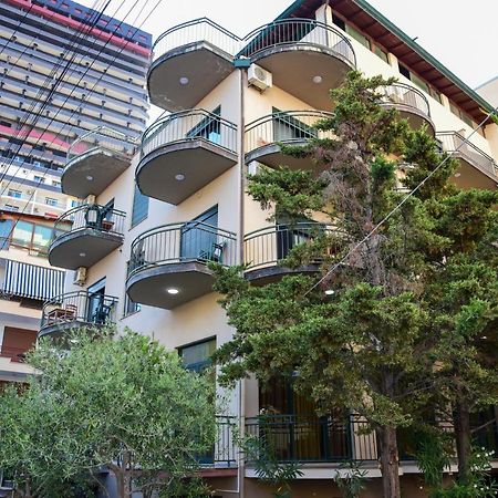 Koa Hotel Durres Bagian luar foto