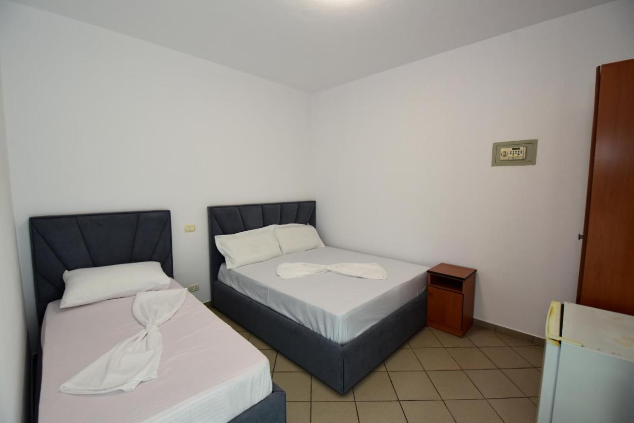 Koa Hotel Durres Bagian luar foto