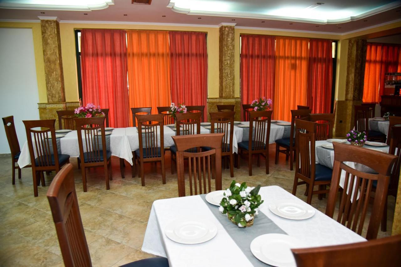 Koa Hotel Durres Bagian luar foto